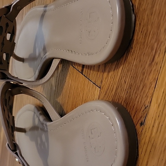 Torry Burch Miller Sandals. - Picture 11 of 17